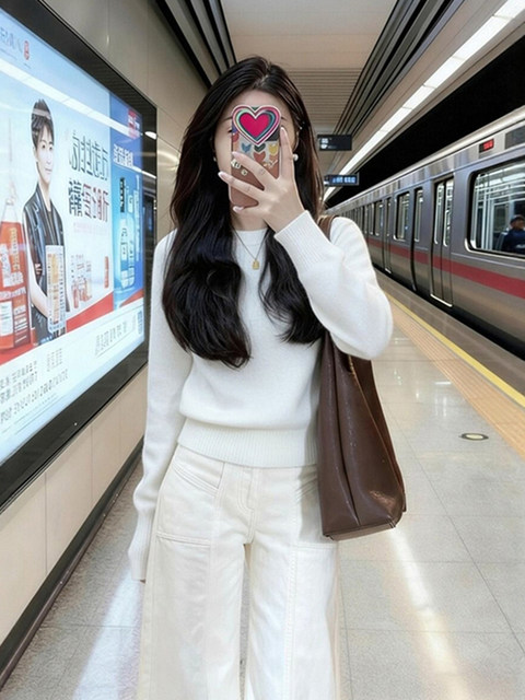 Gorgeous Gray High-End Short Sweater for Women, Autumn and Winter Lazy Style, Waist-Cinching Knitted Base Shirt, Korean Style Inner Wear Top