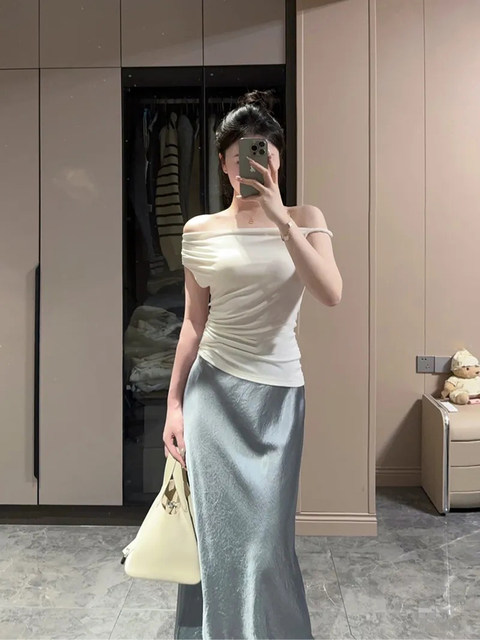 Summer Off-Shoulder Twist Top T-Shirt for Women, Elegant Waist-Cinching Slimming Base Shirt with a Stylish Design, Sleeveless Top with Exposed Shoulders