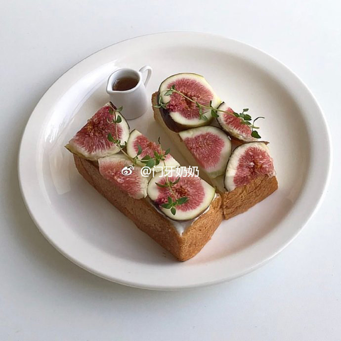 Front teeth Korean style ins net red food photo props 6 inches 8 inches good-looking plate thick cute small fresh