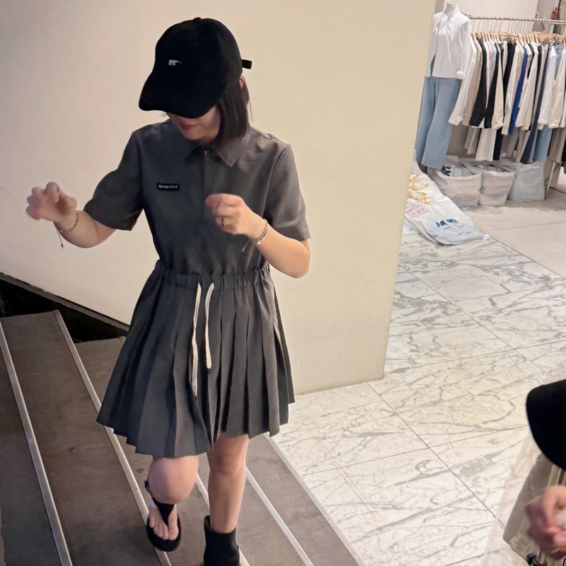 Tothend "Academy Miu Girl" Small Lapel Collar, Age-Reducing, Structured Shoulder Design, Pleated Dress, Short Skirt