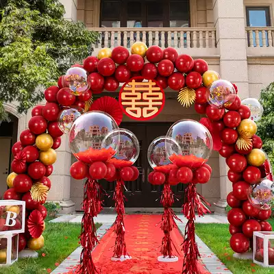 Wedding gate arches wedding scene decoration balloon yard rural outdoor outside hotel men and women