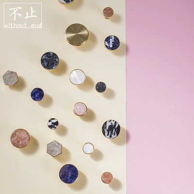 Оригинальная ручка из мрамора, кристаллов и золота из чистой латуни, скандинавская светлая роскошная кухонная мебель, дверца шкафа, круглая маленькая ручка