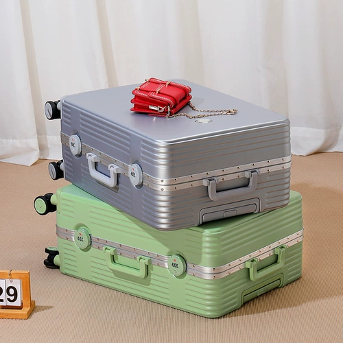 Прочный чемодан, премиум класс