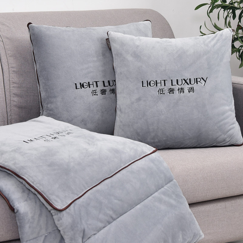  Men's on-board bag quilted with pillows for modern car-car in-car Pillow Fold and Quilt Dual-use Woman