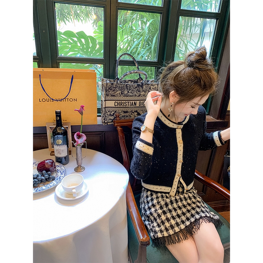 鱼兔子的兔子 钩花亮片名媛针织上衣女秋冬新款长袖外搭开衫外套