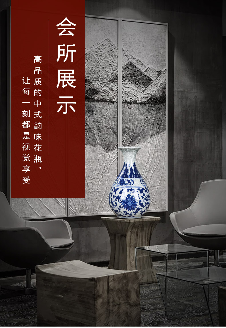 Jingdezhen ceramics blue and white porcelain vases, flower arranging, the sitting room is antique Chinese style household decorations rich ancient frame furnishing articles