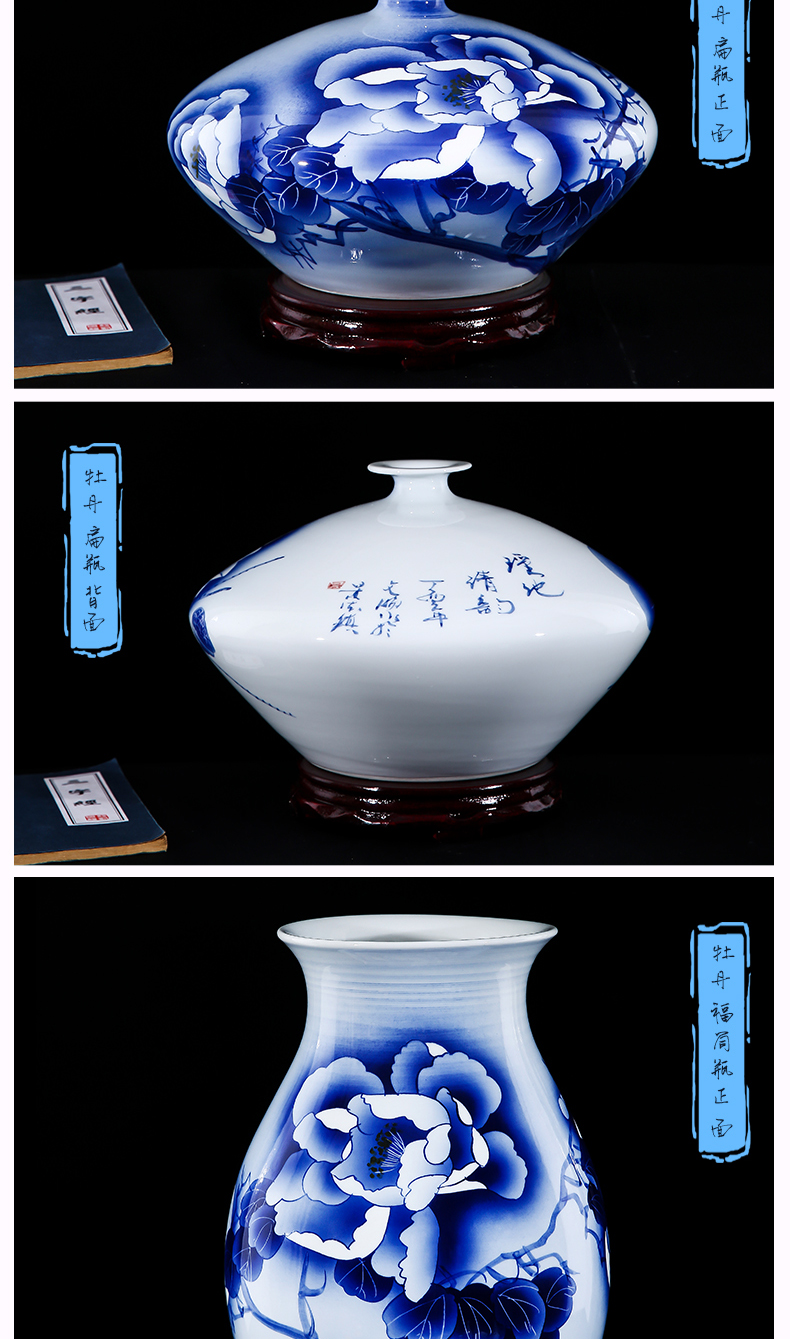 Jingdezhen ceramics famous hand - made modern Chinese blue and white porcelain vase peony lotus sitting room adornment ornament