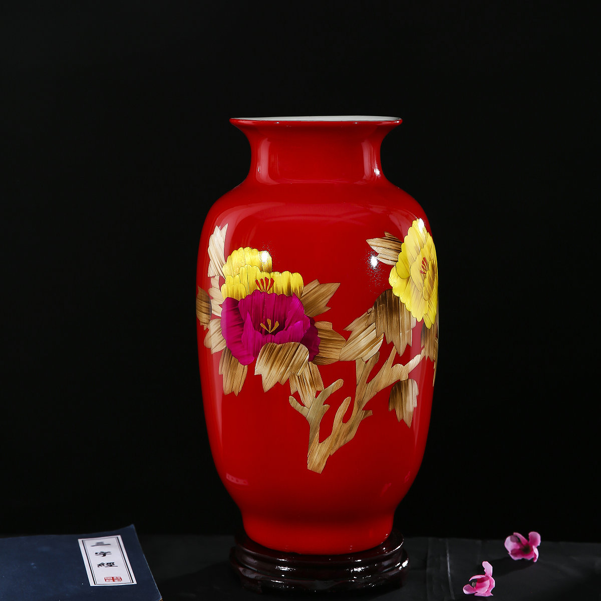 Jingdezhen ceramic red peony flower vase decoration of modern Chinese style household crafts sitting room TV ark, furnishing articles