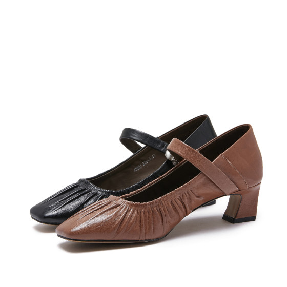 一字扣带真皮羊皮高跟单鞋女2025年新款法式方头褶皱软底女鞋