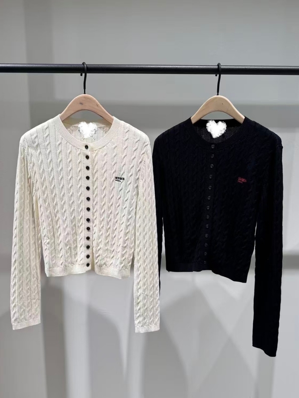 Original Mall Brand 2026 Autumn New Retro College Style Textured Cable Knit Round Neck Cardigan Sweater for Women