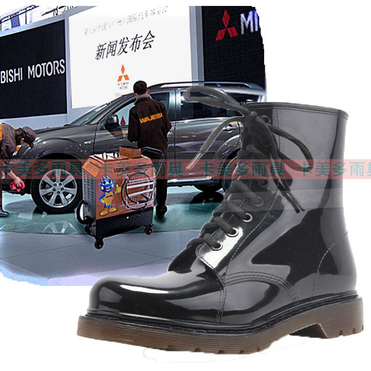 Thời trang châu Âu và Mỹ Martin ủng đi mưa nam mùa xuân và mùa thu kích thước lớn thấp để giúp giày nước có dây buộc đáy chống trượt giày nam chống nước - Rainshoes ủng quần lội nước