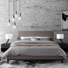 кожаная кровать