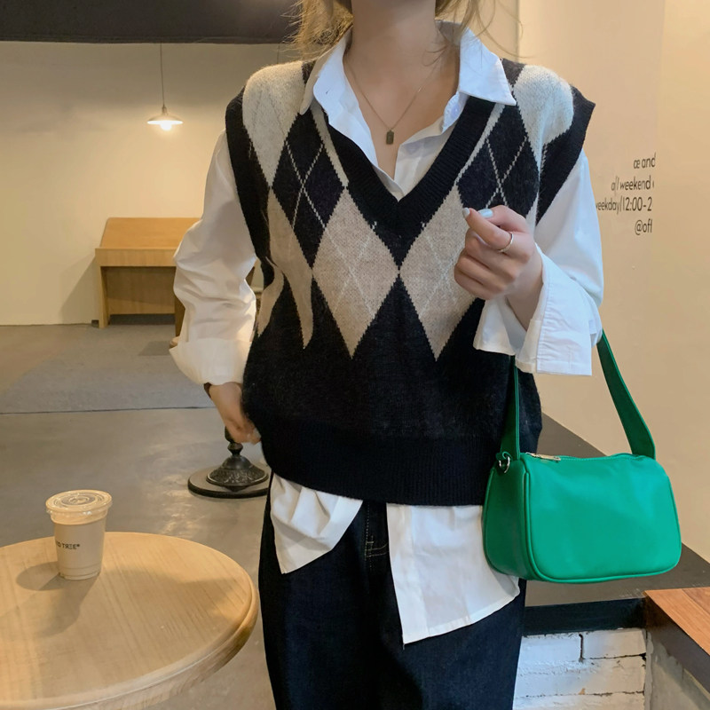 2021 Spring and autumn new ladies trendy fashion design sensation small crowdwear vest knit waistcoat for autumn and winter horse