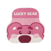 После головы розового медведя, ноги.