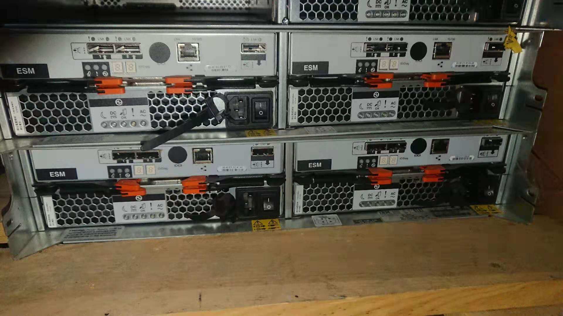 IBM EXP3500 69Y0189 00W1521 00W1521 Array of 00W1521