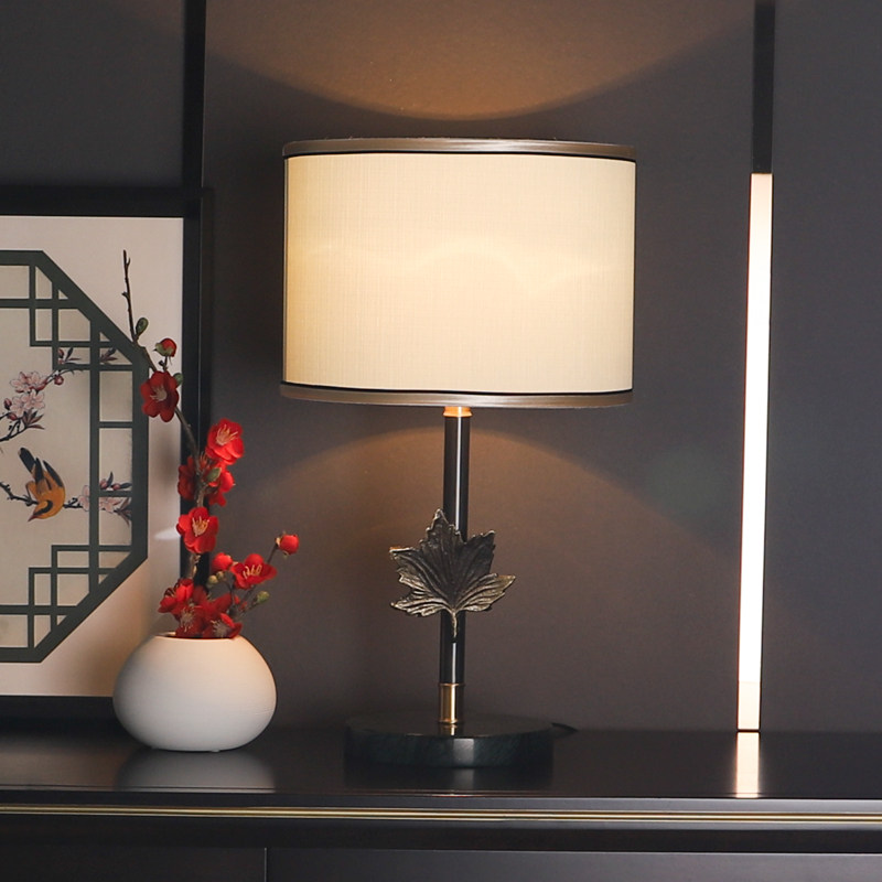 New Chinese all-bronze table lamp Living room Book room Bedroom Bedroom Headlights Classical light extravaganza Chinese Wind Mayflower Zen Lanterns Zen