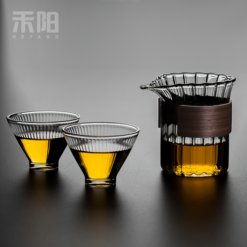 Send Yang petals fair keller thickening heat resisting Japanese kung fu tea accessories insulating glass and tea cup and cup points