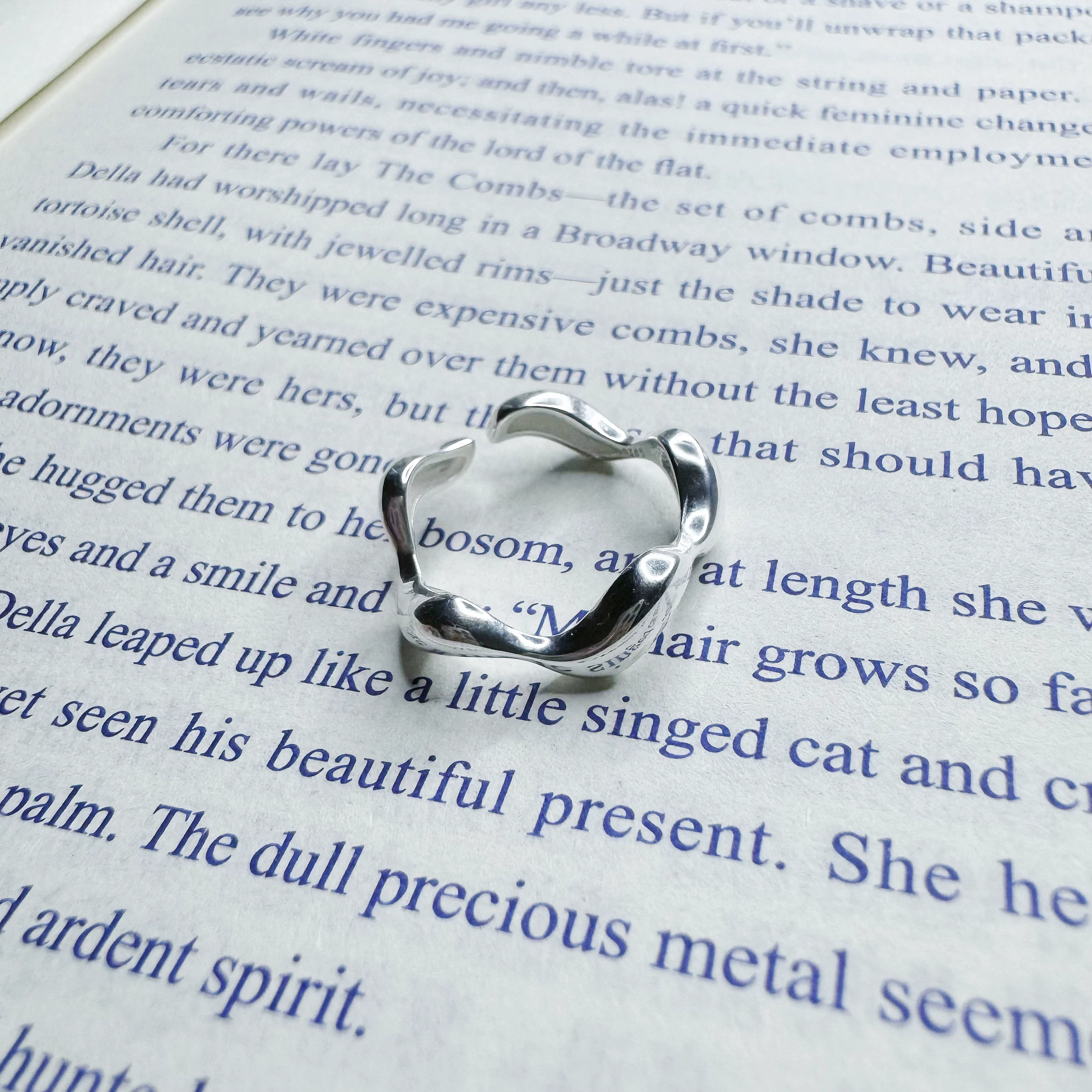 Wavy one size brand small design ring, silver 925 sample