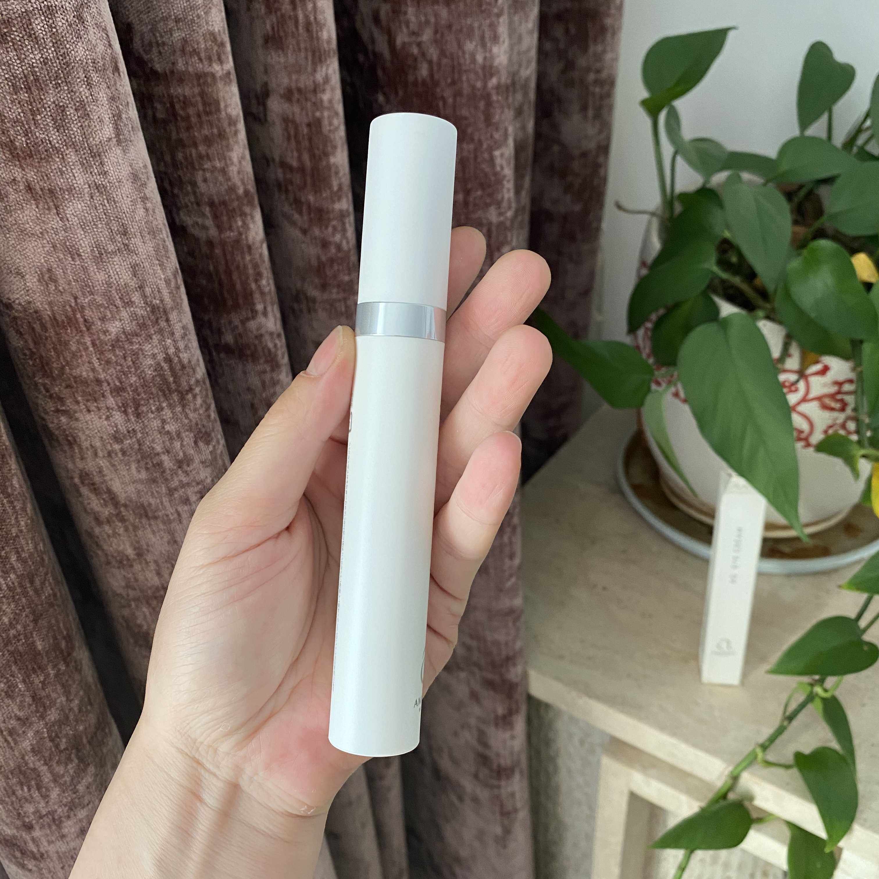 Japanese crowdsourced high-end anti-z massage eye cream staying up all night repair to z light veins water moisturizing and moisturizing massage stick 20g