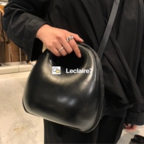 Lemaire egg classic black leather smooth leather hand shoulder casual magnetic buckle messenger bag egg bag