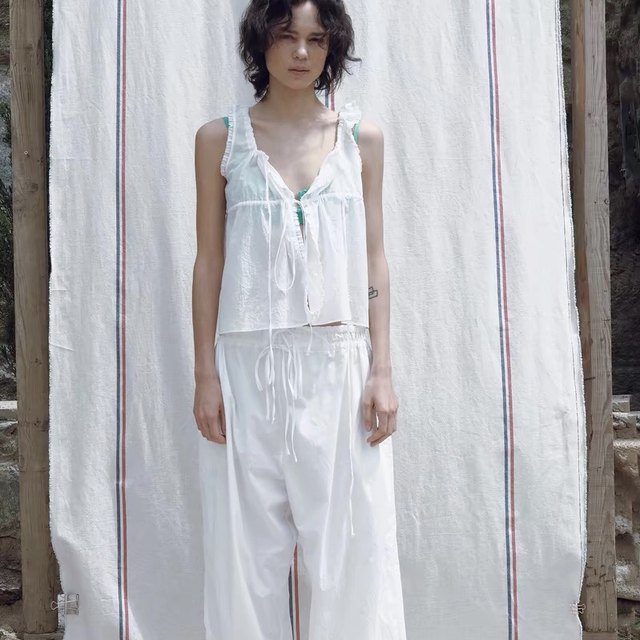 Viaplain lace french halter top