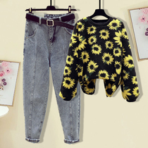 Winter New Lamb hair plus velvet thickened little Daisy round neck sweater womens high waist Harlan jeans two-piece set