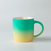 Градиент светло -зеленый и желтый чашка мечты