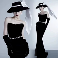 Топ без лямок, ремень, перчатки