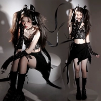 Юбка, перчатки, лента, ожерелье