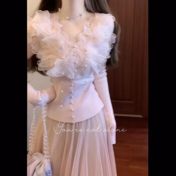 2025 Early Spring High-End Elegant Suit for Women, Super Fairy-Like Heavy-Duty Petal V-Neck Knit Top, High-Waisted Slimming Skirt