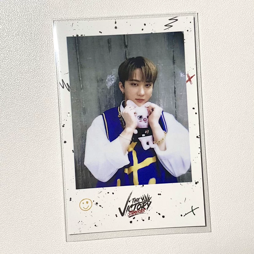 Официальный небольшой настольный календарь Stray Kids SKZOO с фотографиями SKZ Huang Yanchen Li Longyi Li Yanhao