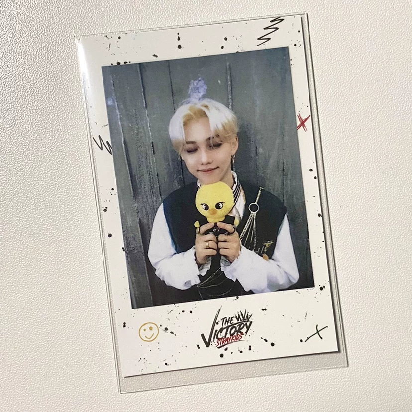 Официальный небольшой настольный календарь Stray Kids SKZOO с фотографиями SKZ Huang Yanchen Li Longyi Li Yanhao