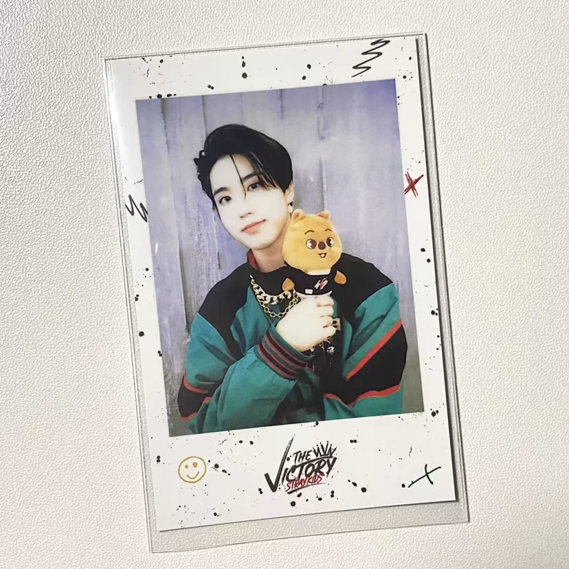 Официальный небольшой настольный календарь Stray Kids SKZOO с фотографиями SKZ Huang Yanchen Li Longyi Li Yanhao