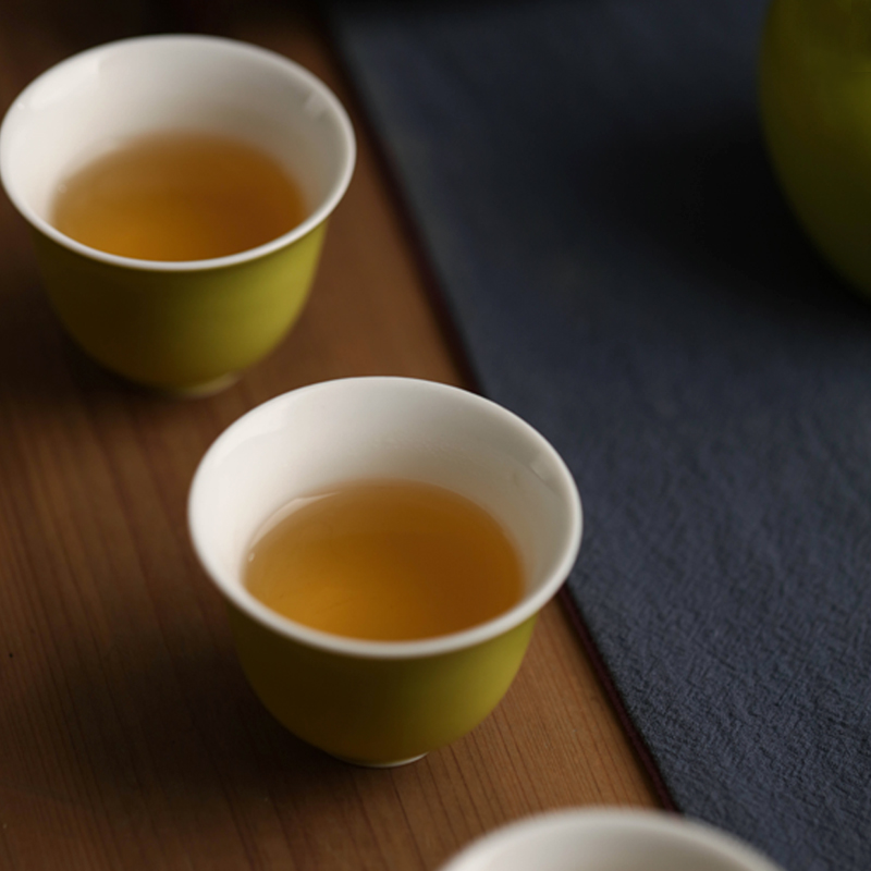 Bright to taste tea cup single jingdezhen ceramic female kung fu tea set manual Chinese style household small tea masters cup