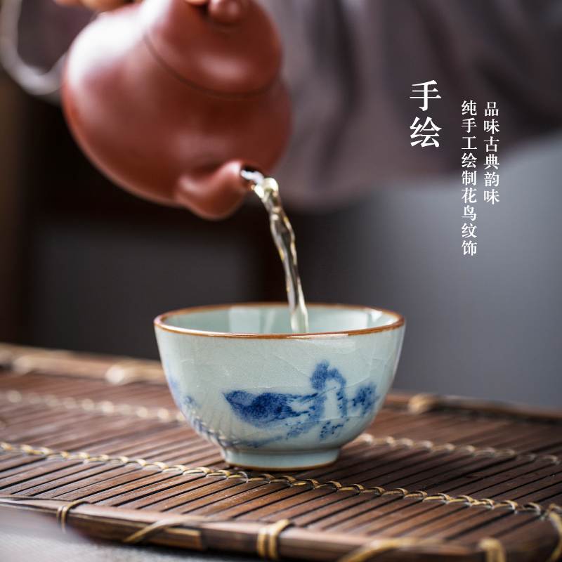 Your up single blue and white porcelain cups pure manual open hand draw freehand brushwork in traditional Chinese painting of flowers and birds can raise ceramic master cup single CPU