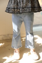 Beans A Few Moms Girls Breaking Holes Jeans 2022 Spring Dress New Children Wide-legged Pants Loose 100 Hitch Baby Casual Pants