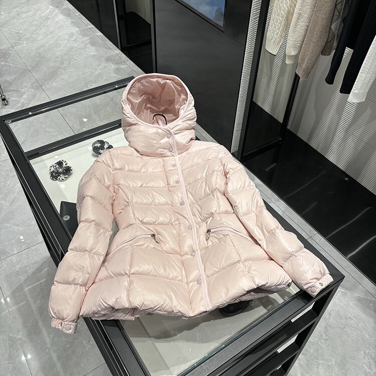 Pink Hooded Short down Jacket for Women, Slim Fit, Waist-Cinching, Slimming, Shiny Outerwear