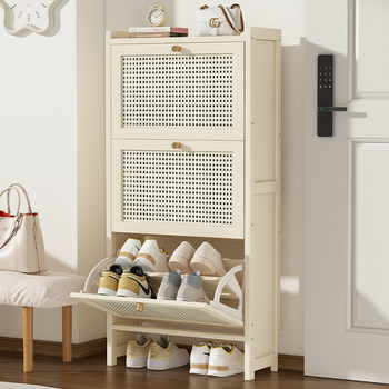 Creamy children's shoe rack