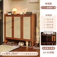 Три двери и восемь этажей — дышащая пластиковая дверь из ротанга.