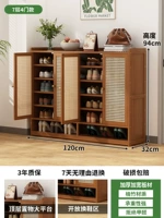 Четыре двери и семь слоев — дышащая пластиковая дверь из ротанга.