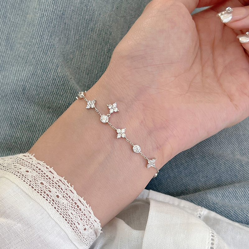 Pure Silver S999 Dazzling Star Full of Diamonds Four-Leaf Clover Sterling Silver Bracelet Silver-Plated Light Luxury Niche Exquisite Gift for Best Friend or Girlfriend