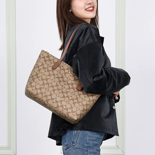 【Самоуправление】 Coach/Coach Women Bag Classic Presbyopia Большая вместительная табуретка сумки для матери 4455 Authentic