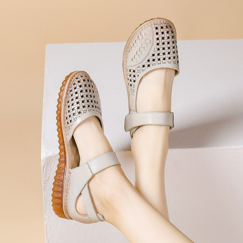 21 summer new leather female shoes hollow and breathable anti - skid bull soles and leap moon red mom sandals