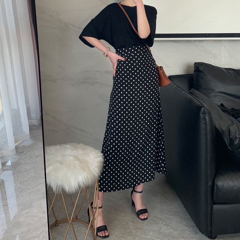 Black wave dot half-body skirt in a long high-waist snow spinning shake sound suitable for thick skirt