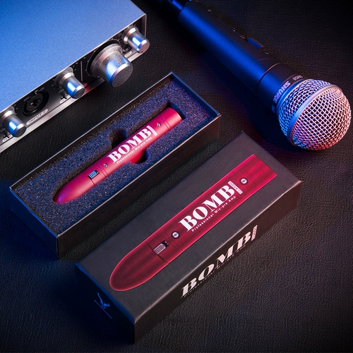 Прыжок бомба с антилопами, движущаяся усилитель микрофона, регистрируя переднюю разговор микрофона микрофона