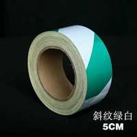 Зеленый и белый косой