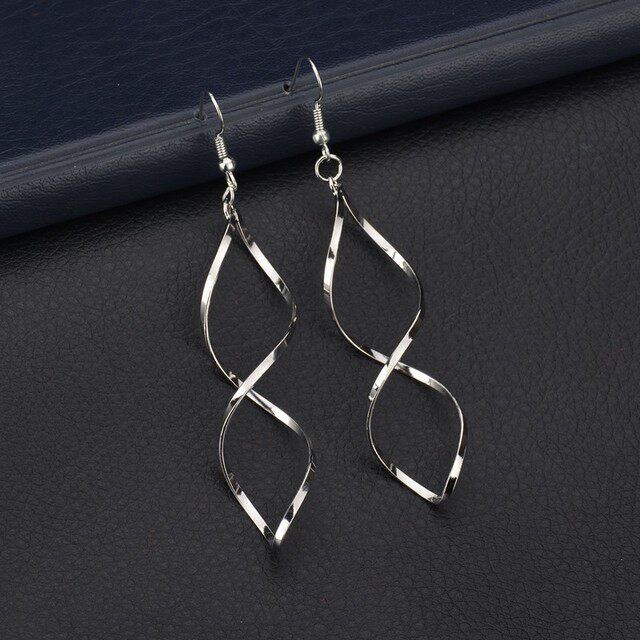 2019 geometric earrings Korean new temperament all-match net red earrings female ear pin earrings trendy spring
