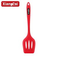 Красная маленькая жареная лопата