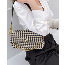 2022 Early spring this year Pop packs women 2021 new small crowdsourced light extravagant advanced diagonal satchel with single shoulder armband package