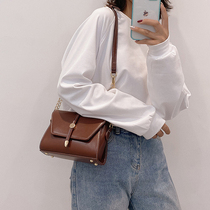 Advanced senses original package with light and luxurious bag of small crowdsourced design texture 2021 new net red 2022 retro inclined satchel bag